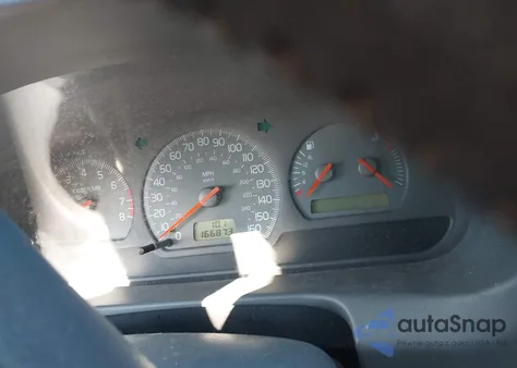 2000 Volvo S40 A/As из США, поврежденный, VIN YV1VS2557YF569401